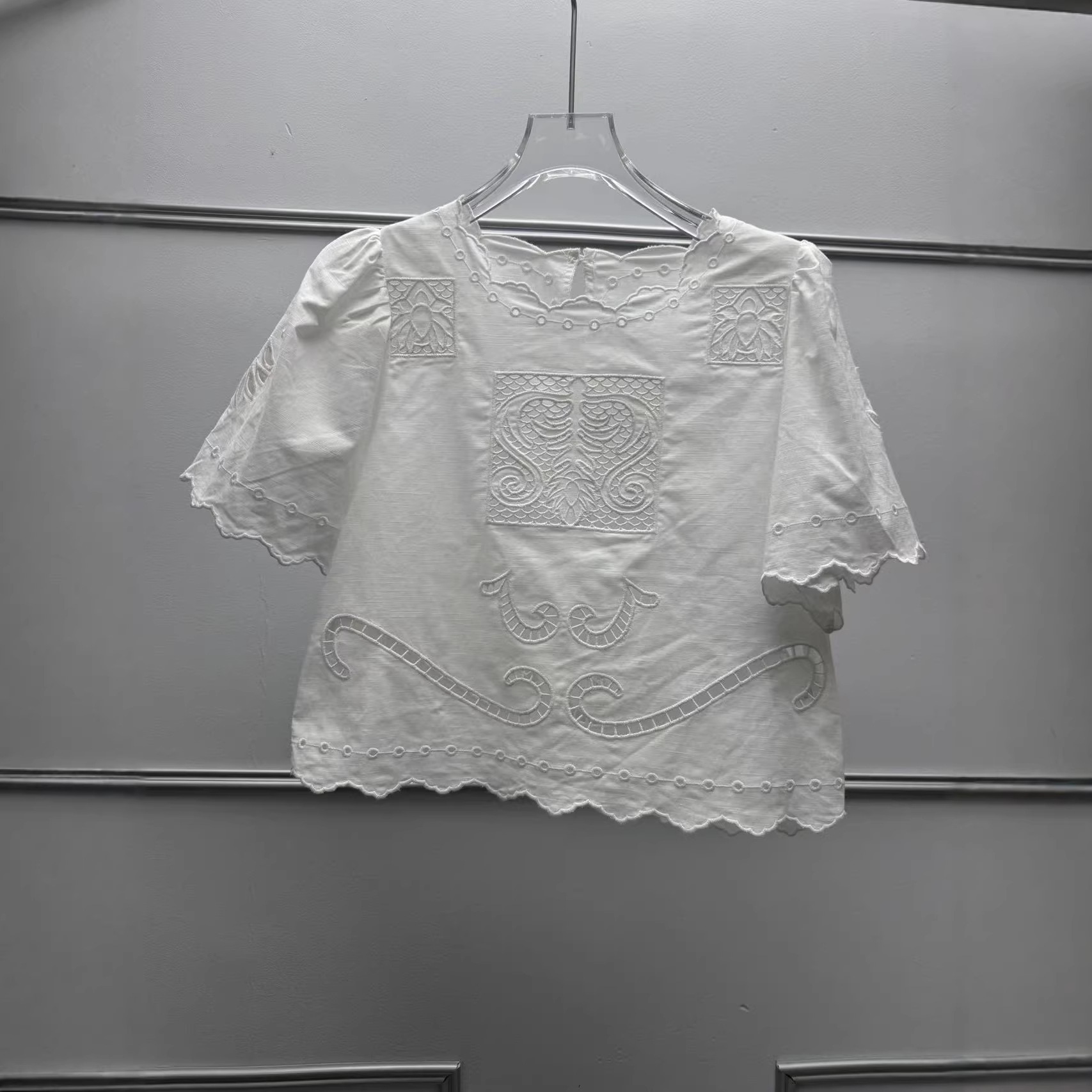 슬리밍 효과가 있는 속이 비치는 자수 셔츠와 미디 스커 - Embroidery Effect 리뷰 및 가격