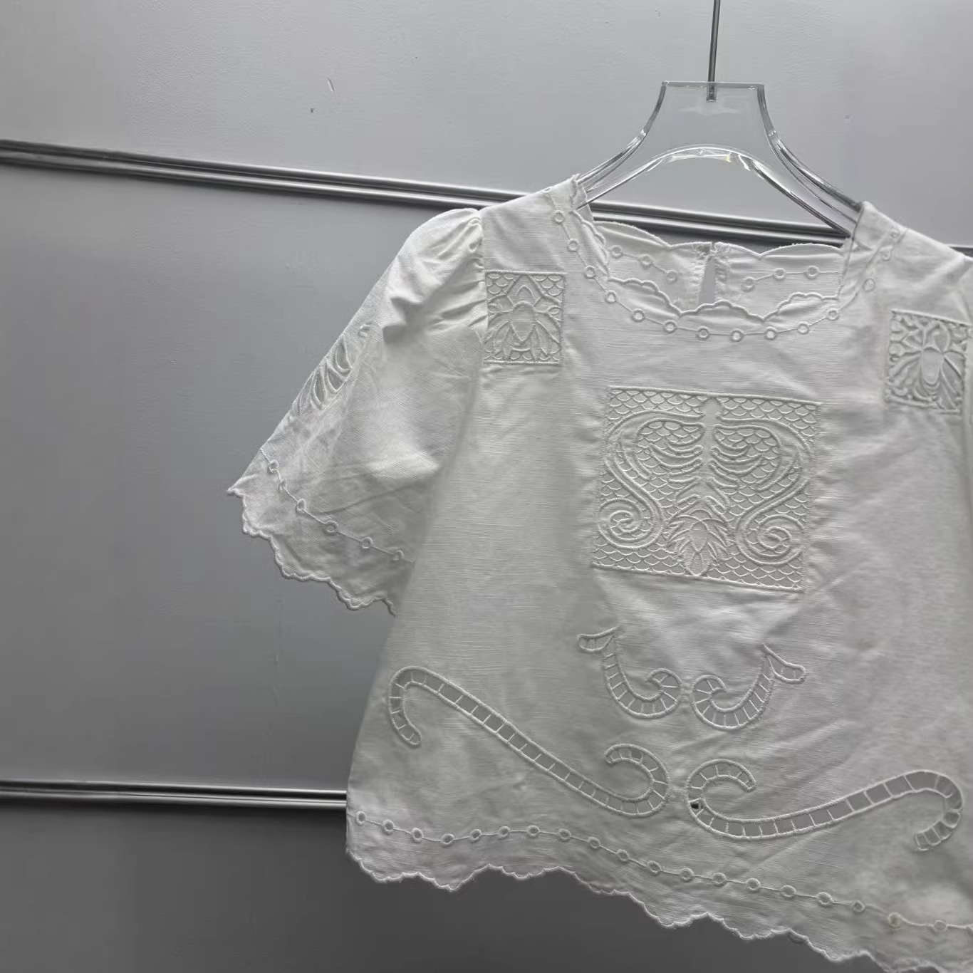 슬리밍 효과가 있는 속이 비치는 자수 셔츠와 미디 스커 - Embroidery Effect 리뷰 및 가격